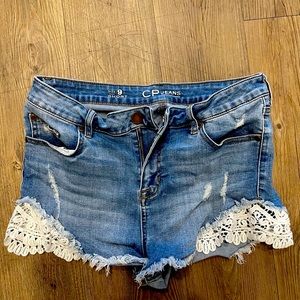 Detailed Jean shorts